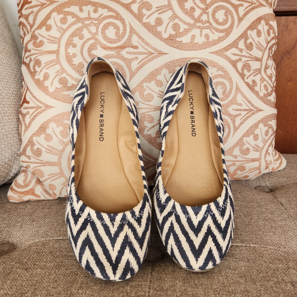 Lucky Brand Women's 9.5 Emmie Ballet Flats Navy Blue White Cheveron Western